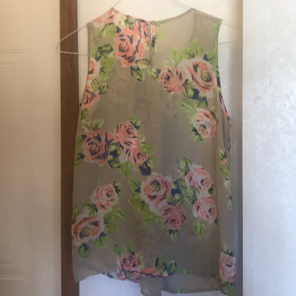 Sleeveless shirt - Picture 3 of 7